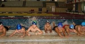 Sakarya'da 370 öğrenciye yüzme eğitimi verildi
