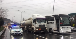 Anadolu Otoyolu'nda kaza trafiği aksattı