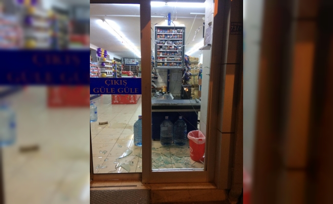Bursa'da marketten hırsızlık yapan çift yakalandı