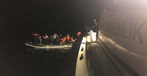 Düzensiz göçmenler Yunanistan'a kaçamadan denizde yakalandı