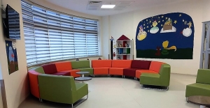 Hastanenin çocuk servisi duvarları çizgi film karakterleriyle renklendi