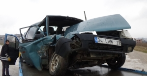 İnegöl'de halk otobüsü ile otomobil çarpıştı: 2 yaralı