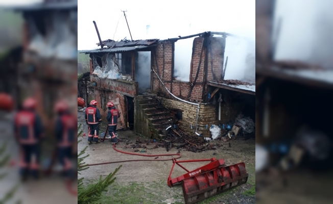 Kaynarca'da ev yangını