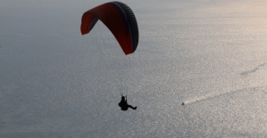 Paraşüt tutkunları Uçmakdere'de gökyüzüyle buluşuyor