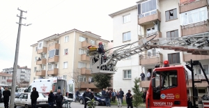 Sakarya'da apartmanın 4. katından düşen kadın yaralandı