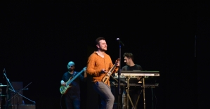 Ekin Uzunlar Bursa'da konser verdi