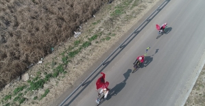 Şehitler için Balkanlar'dan Çanakkale'ye bisikletle yola çıktılar