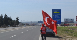 Şehitler için İstanbul'dan Çanakkale'ye yürüyor