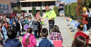 Serdivan'da miniklere uygulamalı trafik eğitimi