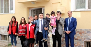 Göç İdaresi çalışanlarından Suriyeli aileye ziyaret