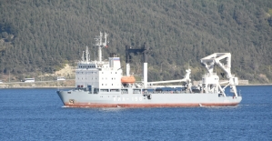 Rus denizaltısı ve kurtarma gemisi Çanakkale Boğazı'ndan geçti