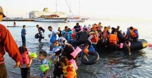 Sürat teknesi ve yatla göçmen kaçakçılığına operasyon