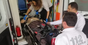 Sürücüsü kalp krizi geçiren taksi yayaya çarptı