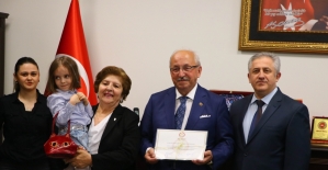 Tekirdağ Büyükşehir Belediye Başkanı Albayrak mazbatasını aldı