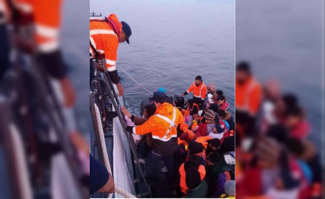 Denizde 52 düzensiz göçmen yakalandı