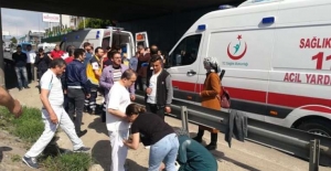 Gebze'de  Midibüs ile hafif ticari araç çarpıştı: 1 ölü, 15 yaralı