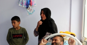 Göç İdaresi çalışanlarından Afgan aileye ziyaret