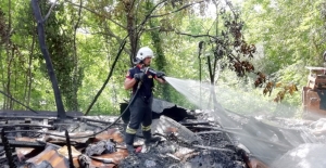 Kocaeli'de baraka yangını
