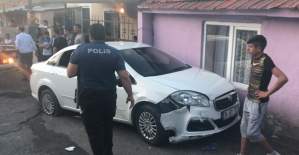 Otomobille polislere çarpan şüpheli yakalandı