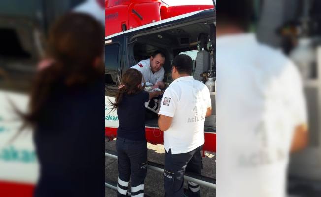 Ambulans helikopter Asaf bebek için havalandı