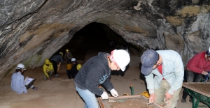 Binlerce yıllık mağarada geçmişin izleri aranıyor