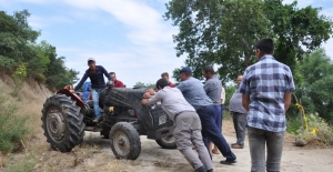 Çanakkale'de traktör devrildi: 1 ölü
