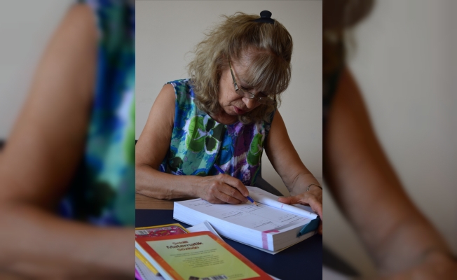 Kızının öğrencisi olabilmek için 65 yaşında sınava girdi