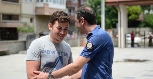 Sınava yanlış belgeyle gelen öğrencinin imdadına polis yetişti