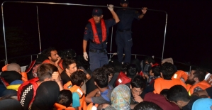 Ayvalık açıklarında 46 düzensiz göçmen yakalandı