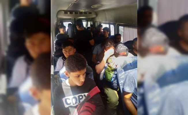 Düzensiz göçmenler trafik denetlemesinde yakalandı