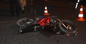 Motosikletle otomobil çarpıştı: 2 ölü