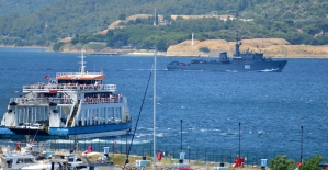 Rus askeri gemileri  Boğaz'dan geçti