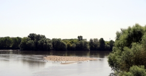 Tunca Nehri'nde kum adacıkları oluştu