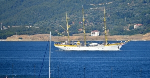 Rumen askeri gemisi Çanakkale Boğazı'ndan geçti