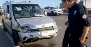 Kocaeli'de otomobille hafif ticari araç çarpıştı: 2 yaralı