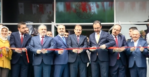 Bakan Kasapoğlu'ndan Bursa'da buz pateni salonu açılışı