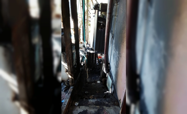 Bursa'da ahşap ev yandı: 2 yaralı