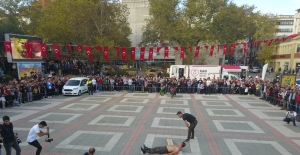 Bursa'da izleyenleri heyecanlandıran gösteri