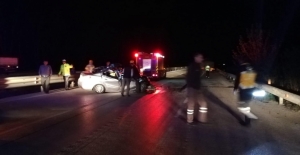 Bursa'da otomobil tıra çarptı: 1 ölü, 4 yaralı