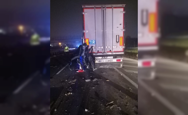 GÜNCELLEME - Sakarya'da kamyonet tıra çarptı: 1 ölü, 1 yaralı