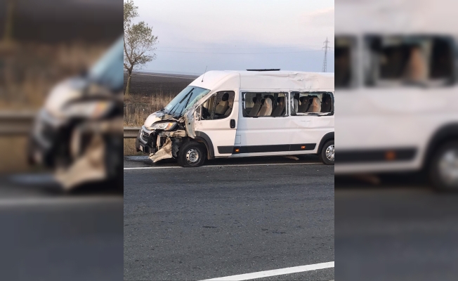 Kırklareli'nde servis araçları çarpıştı: 5'i öğrenci 17 yaralı