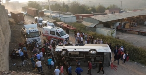 Gebze'de işçi servisi devrildi: 8 yaralı