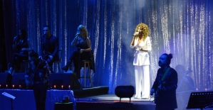 Şarkıcı Sıla Bursa'da konser verdi