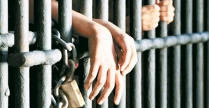 Azerbaycan İranlı 10 mahkumu ülkelerine iade etti