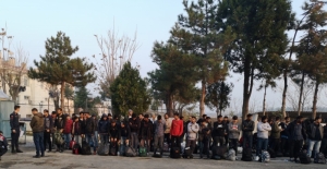 Edirne'de tırın dorsesinde 117 düzensiz göçmen yakalandı