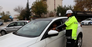 Edirne'de trafik kurallarına uymayan sürücülere ihlalleri izletildi