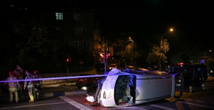 İstanbul'da panelvan ile otomobil çarpıştı: 2 yaralı