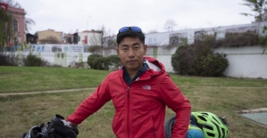Nepalli gezgin, dünyayı bisikletle gezerek kendini keşfediyor