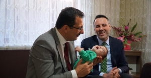 AK Parti Genel Başkan Yardımcısı Yavuz'dan hasta bebeğe ziyaret