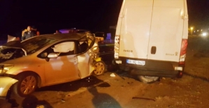 Alkollü sürücünün kullandığı kamyonet, trafik denetimi için bekleyen araçlara çarptı: 6 yaralı